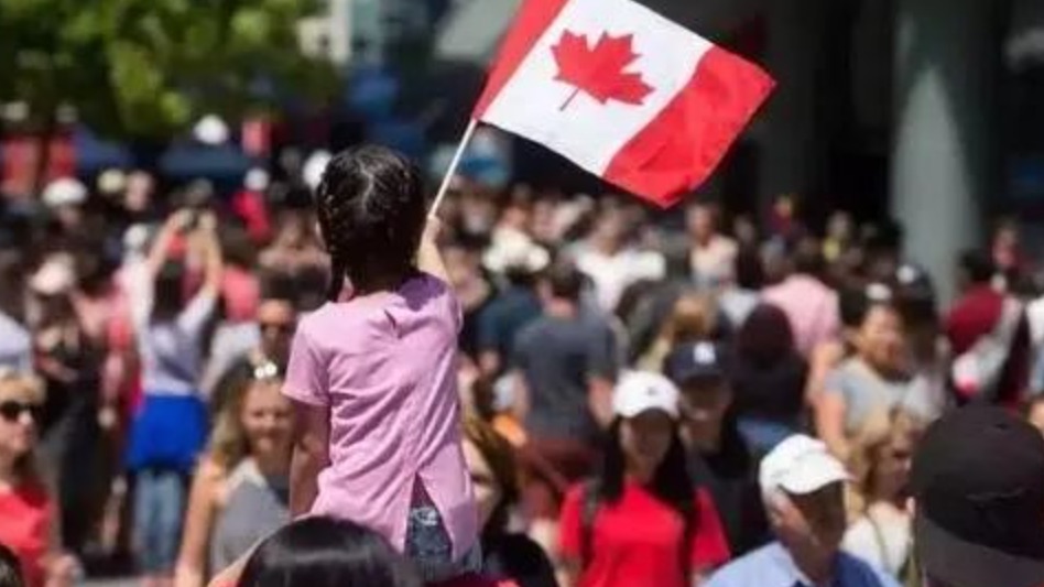 加拿大需要将移民率提高至少近一倍！