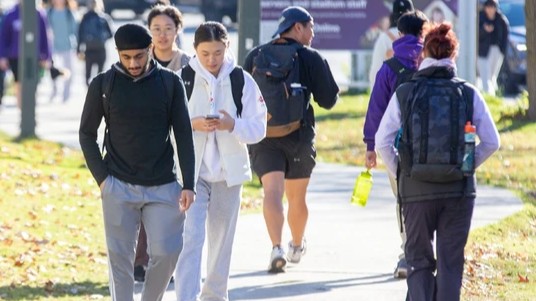 突发！加拿大要限制留学生！缩减学签..