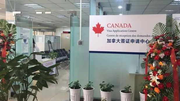 签证中心全部恢复运营，加拿大跟进入境限制